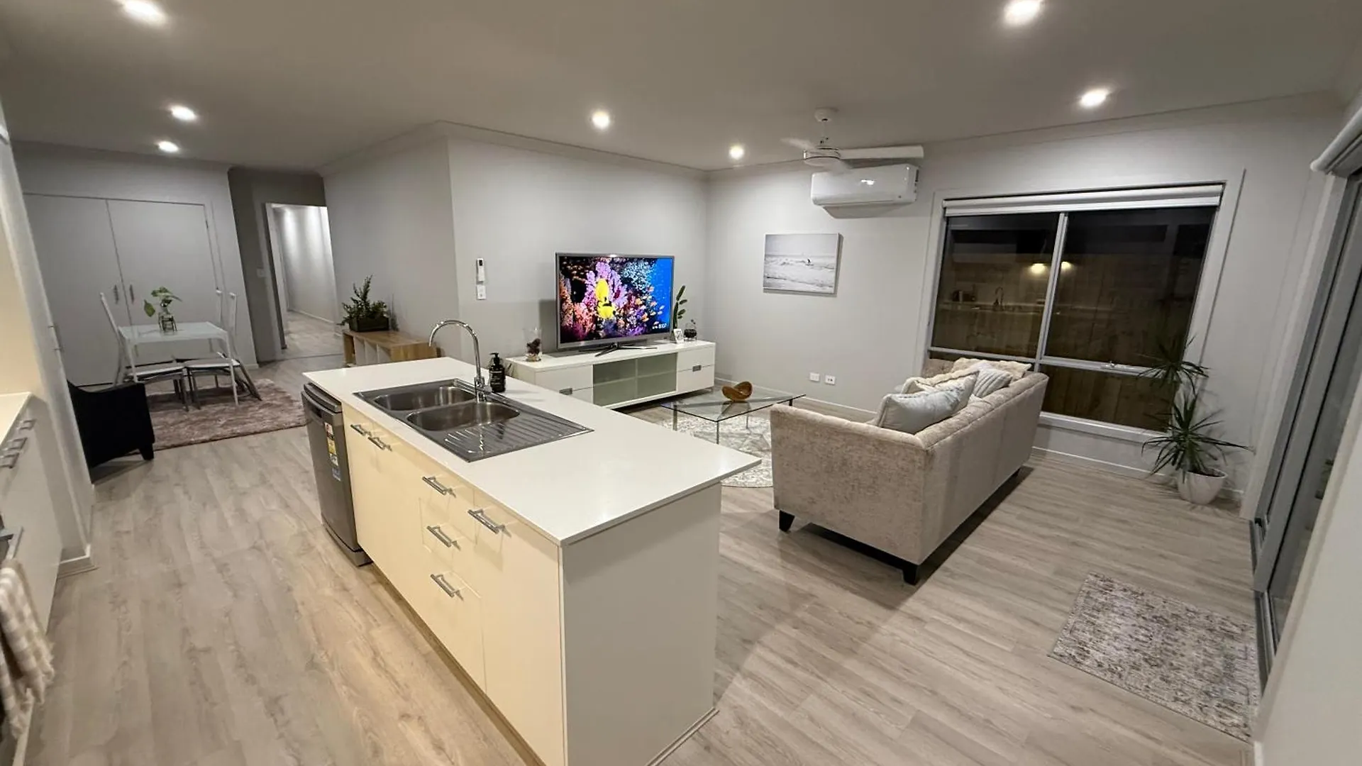 Your Coastal Haven - Brand New Home By The Bay! Deception Bay Holiday home